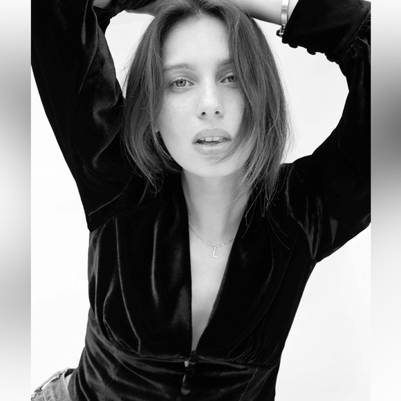 Realisation Par The Kaia Black Velvet Top - Picture 3 of 5